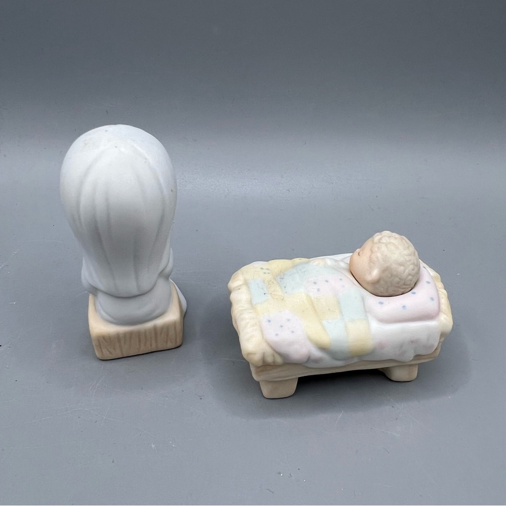 VTG 1982 PRECIOUS MOMENTS MINI NATIVITY MARY & BABY JESUS FIGURINES E-2395 NICE! - Picture 5 of 7